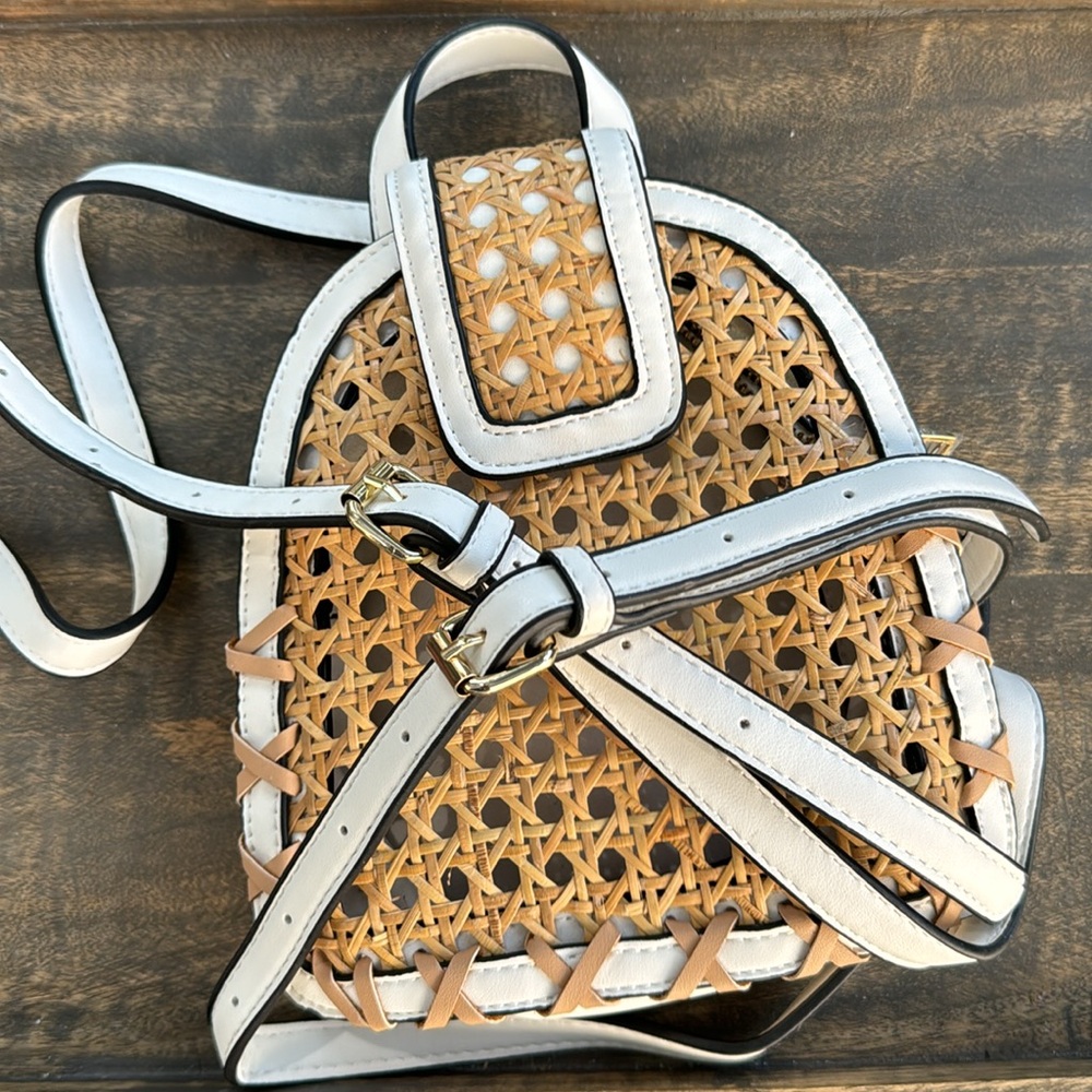 π HP π NWOT Rattan Crossbody/Backpack - Picture 5 of 5